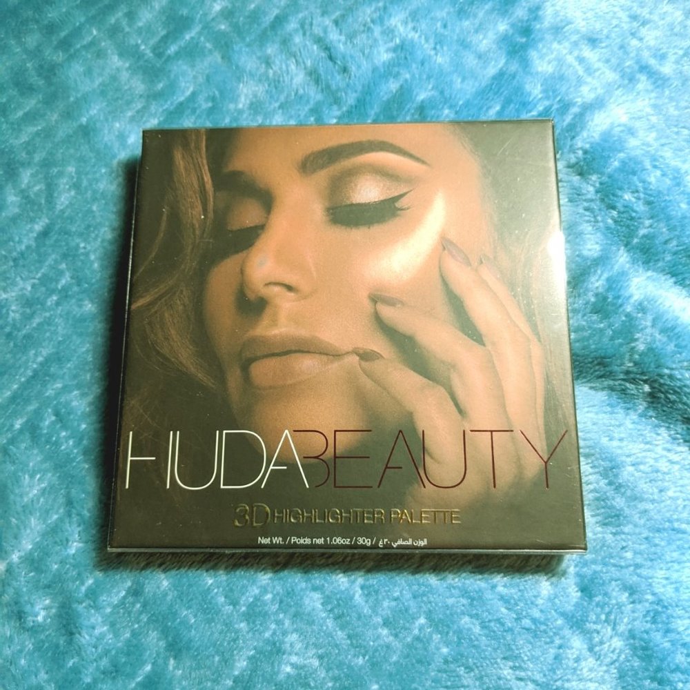 Brand New HudaBeauty 3D highlighting palette